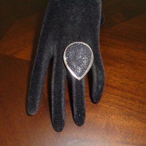 Costume Jewelry- heart ring-black